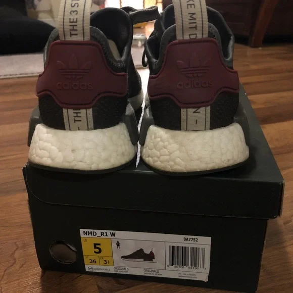 Adidas NMD R1 women’s sz 5 grey/maroon - Picture 3 of 8